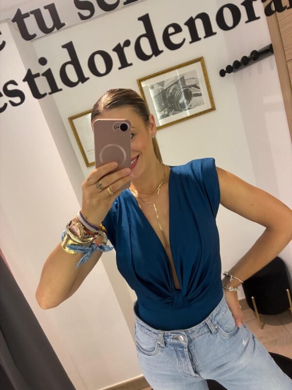 Body satén